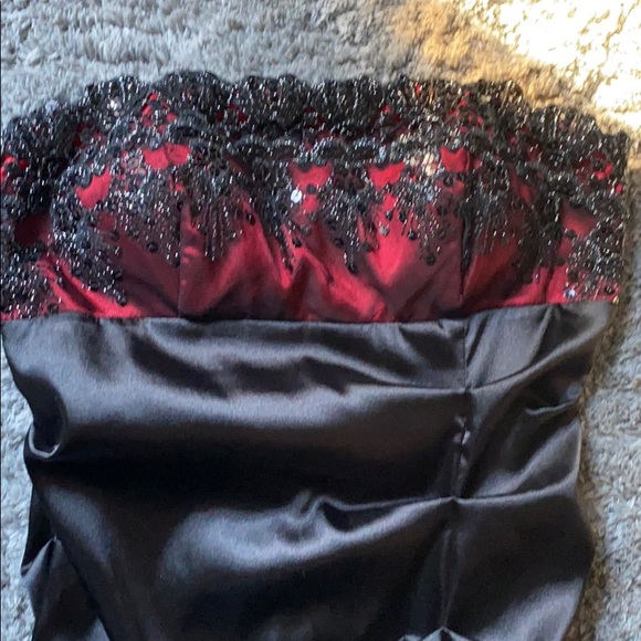 Sexy Black and Red Curve Hugging Date Night Dress - Picture 2 of 5